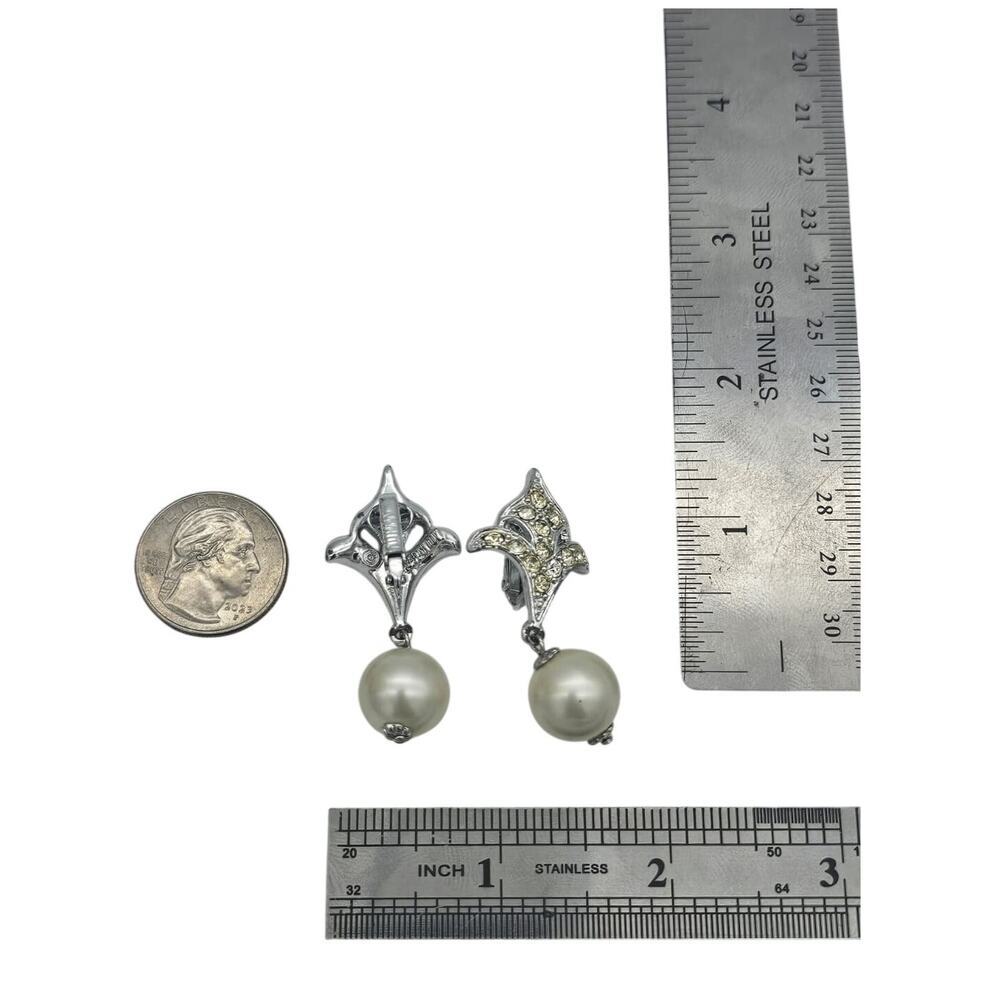 2 Pairs VTG Sarah Coventry Silver Toned Faux Pearl Clip On Earrings - Picture 15 of 16